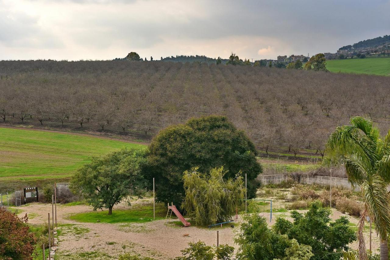 Pearl Of The Valley Hotel Kfar Tavor Exterior foto