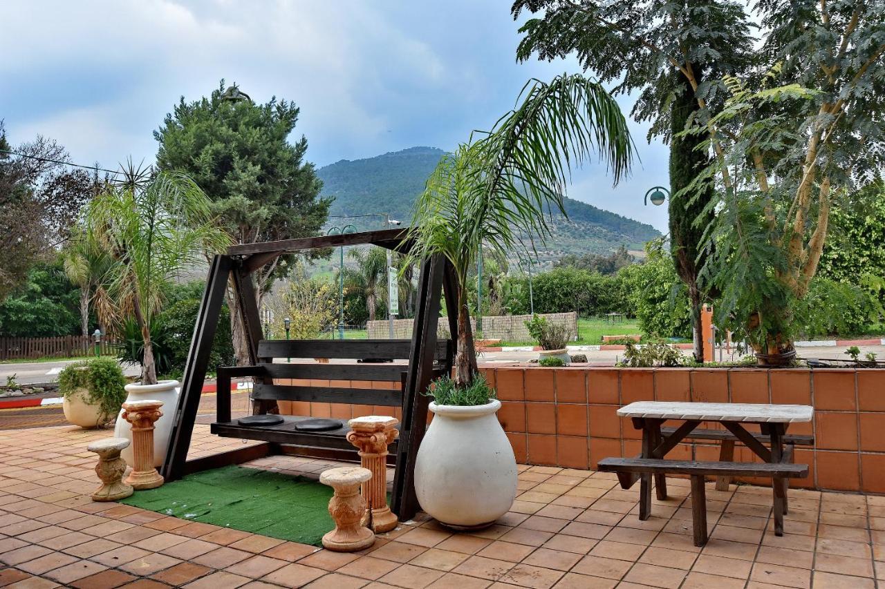 Pearl Of The Valley Hotel Kfar Tavor Exterior foto